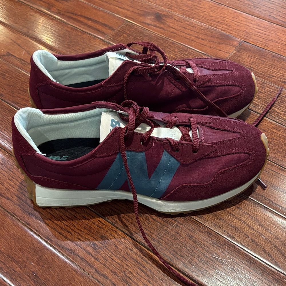 New Balance 327 Burgundy Sneakers with Blue youth 6.5. Women’s 8